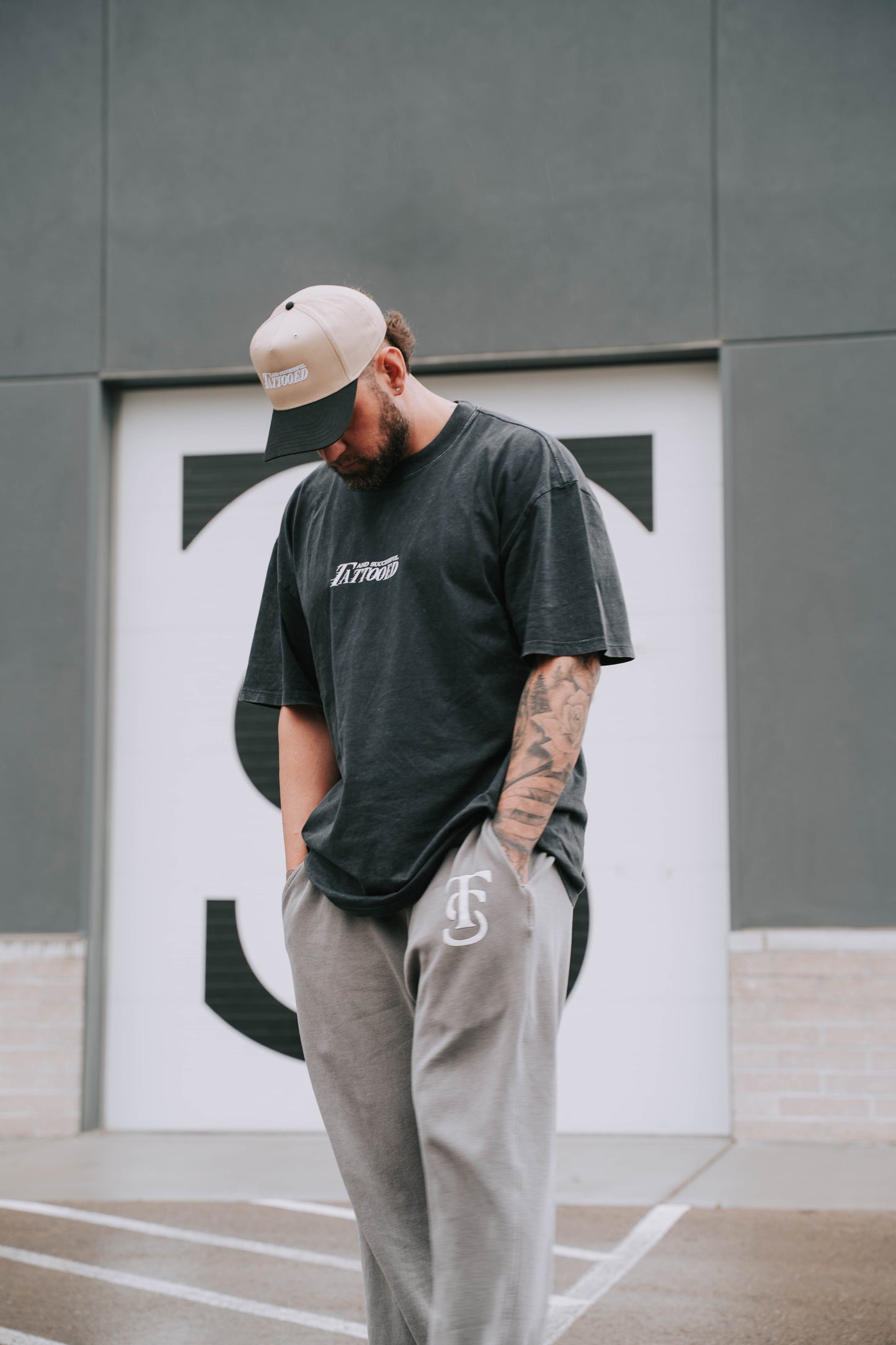 Showtime Tee - Granite