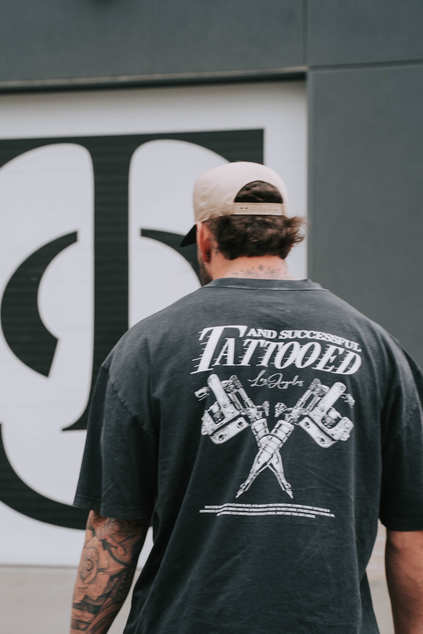Showtime Tee - Granite