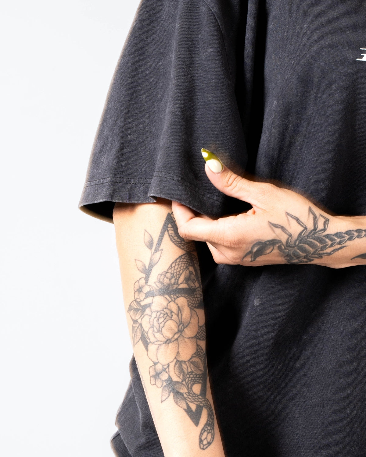 Showtime Tee - Granite