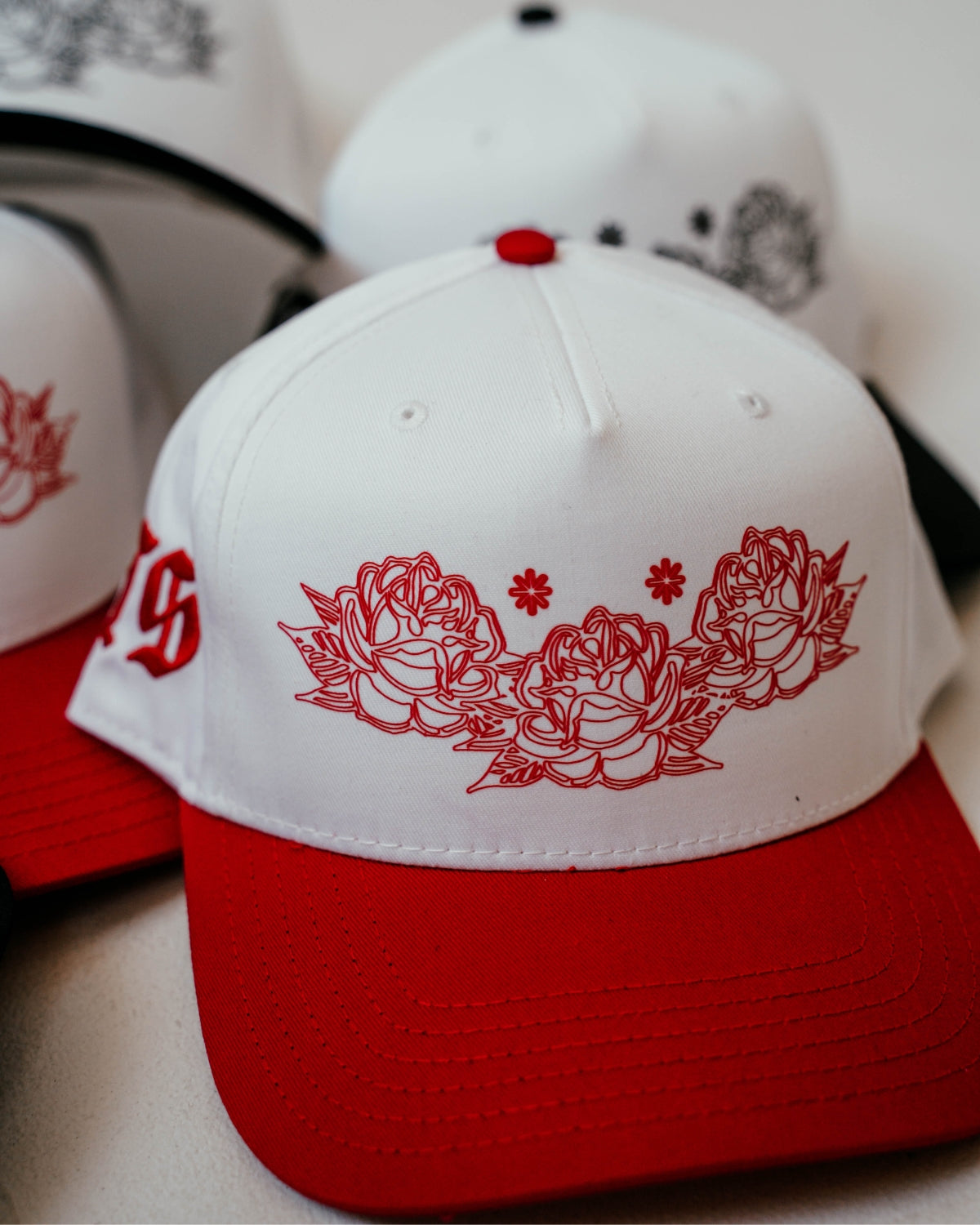 Traditional Hat - White/Red